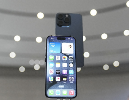 临渭Apple维修站分享买iPhone15还是华为Mate60 